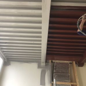 Wit schilderen balken plafond
